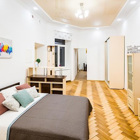 Bright And Cozy Apart With Balcony Lviv Exteriör bild